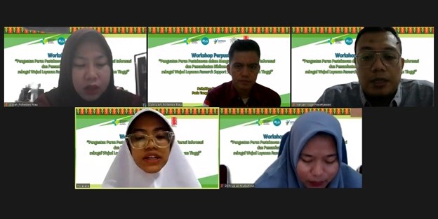 Pelaksanaan Hari Kedua Workshop Penguatan Peran Pustakawan dalam mengembangkan Literasi Informasi, Duta Baca Poltekkes Kemenkes Riau ikut berpartisipasi menjadi MC