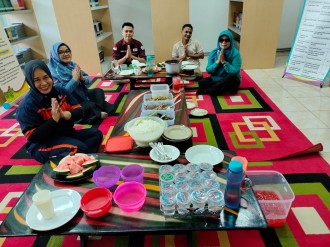 Pustakawan Poltekkes Kemenkes Riau, mengadakan kegiatan makan bersama dalam rangka menyambut ramadhan 1445 H/2024 M